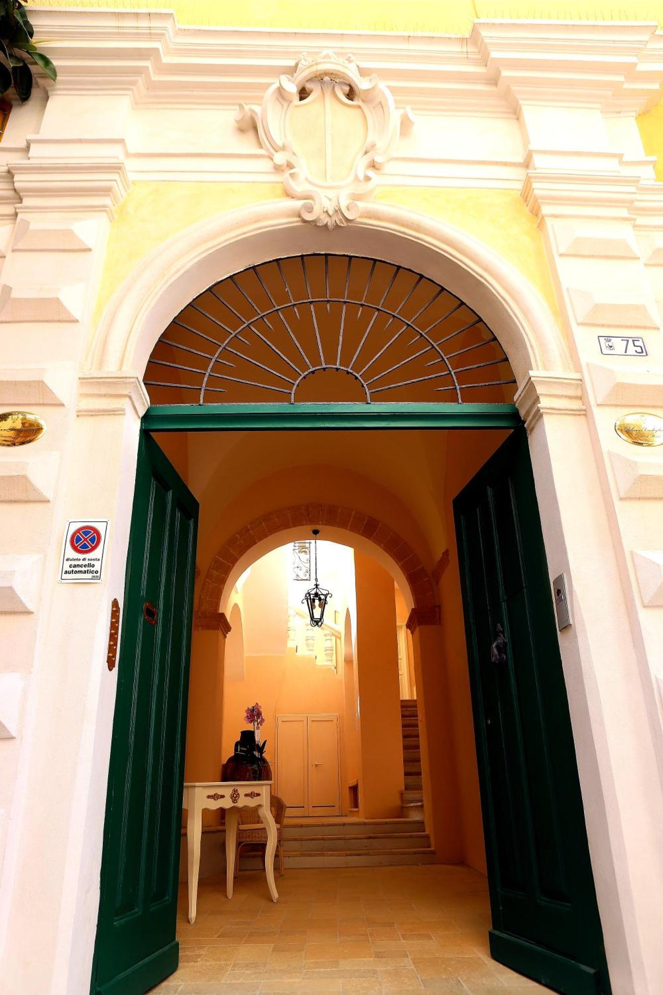 مبيت وإفطار غالّيبولي Palazzo Castiglione المظهر الخارجي الصورة